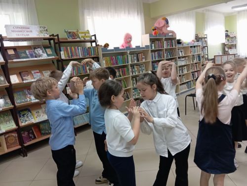 Урок «Букв таинственная вязь» прошёл в библиотеке Верхнего Услона