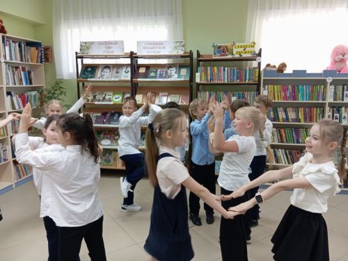 Урок «Букв таинственная вязь» прошёл в библиотеке Верхнего Услона