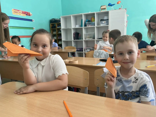 Балалар чыгарылыш укучыларына теләкле бүләкләр әзерләделәр