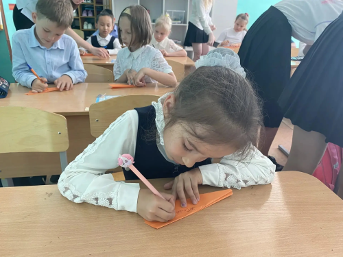Балалар чыгарылыш укучыларына теләкле бүләкләр әзерләделәр