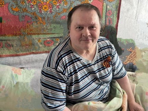 «Островок надежды» вручил георгиевские ленточки подопечным к 9 Мая