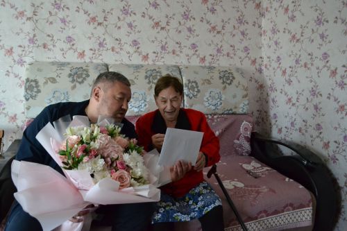 94 года труда, слёз и любви к жизни: в Верхнем Услоне поздравили Марию Каюрову