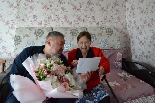 94 года труда, слёз и любви к жизни: в Верхнем Услоне поздравили Марию Каюрову