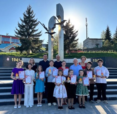 Юные голоса великой Победы: в Верхнем Услоне дети спели у Вечного огня