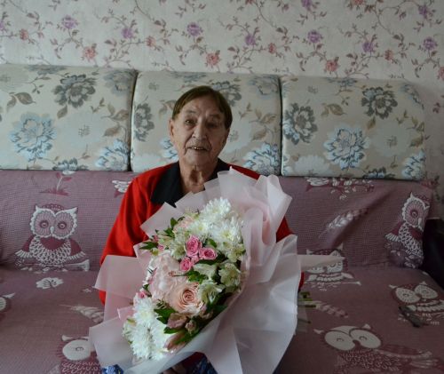 94 года труда, слёз и любви к жизни: в Верхнем Услоне поздравили Марию Каюрову
