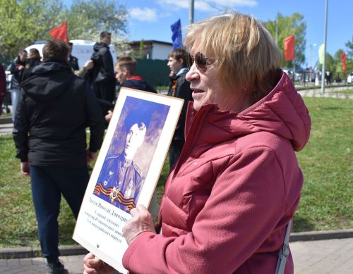 Парад Победы в Верхнем Услоне: слёзы, песни и белые голуби