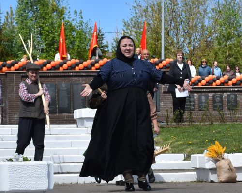 Парад Победы в Верхнем Услоне: слёзы, песни и белые голуби