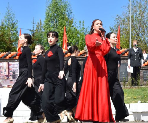 Парад Победы в Верхнем Услоне: слёзы, песни и белые голуби