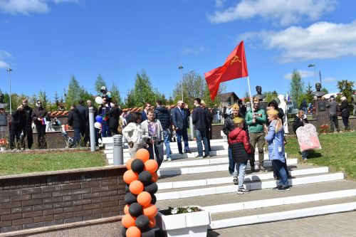 Парад Победы в Верхнем Услоне: слёзы, песни и белые голуби