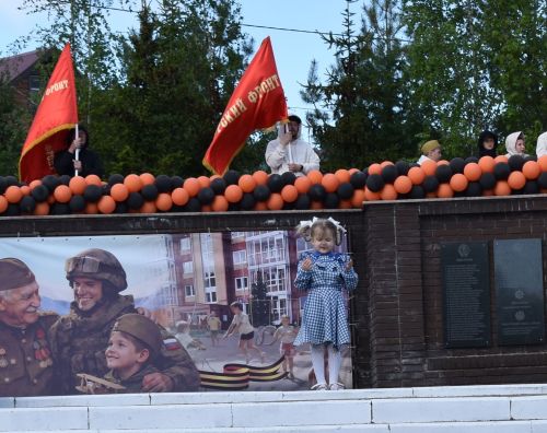 Парад Победы в Верхнем Услоне: слёзы, песни и белые голуби