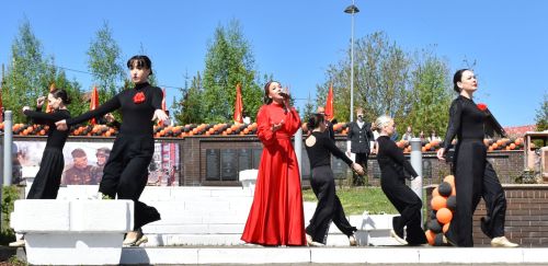 Парад Победы в Верхнем Услоне: слёзы, песни и белые голуби