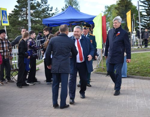 Парад Победы в Верхнем Услоне: слёзы, песни и белые голуби