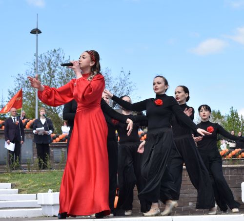Парад Победы в Верхнем Услоне: слёзы, песни и белые голуби