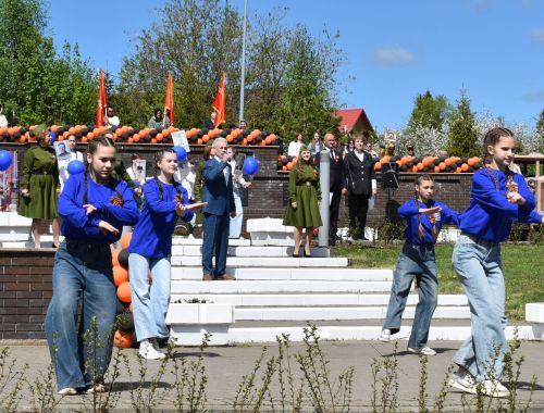 Парад Победы в Верхнем Услоне: слёзы, песни и белые голуби