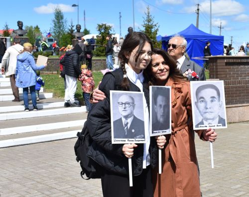 Парад Победы в Верхнем Услоне: слёзы, песни и белые голуби