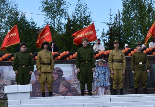 Парад Победы в Верхнем Услоне: слёзы, песни и белые голуби