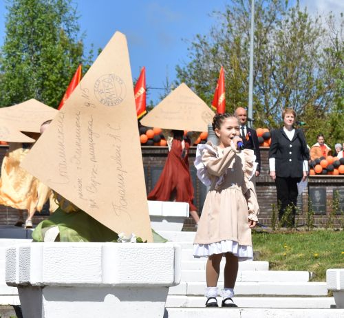 Парад Победы в Верхнем Услоне: слёзы, песни и белые голуби