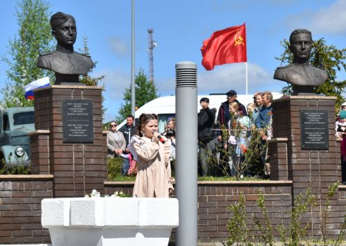 Парад Победы в Верхнем Услоне: слёзы, песни и белые голуби