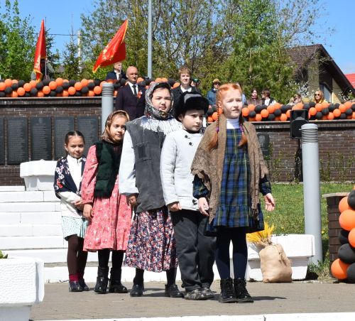 Парад Победы в Верхнем Услоне: слёзы, песни и белые голуби