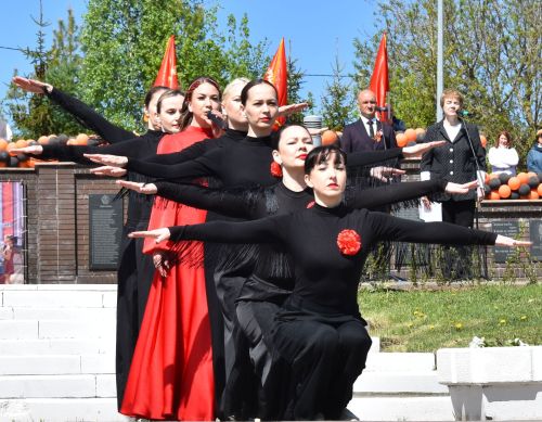 Парад Победы в Верхнем Услоне: слёзы, песни и белые голуби