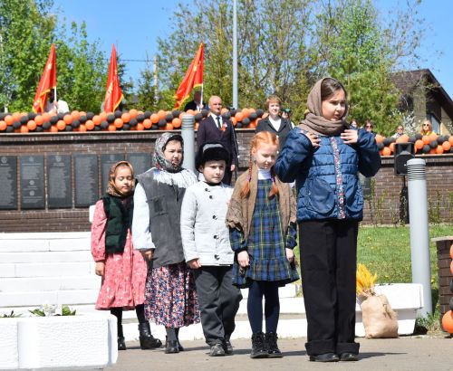 Парад Победы в Верхнем Услоне: слёзы, песни и белые голуби