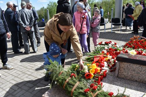 Парад Победы в Верхнем Услоне: слёзы, песни и белые голуби