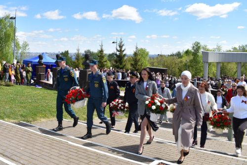 Парад Победы в Верхнем Услоне: слёзы, песни и белые голуби
