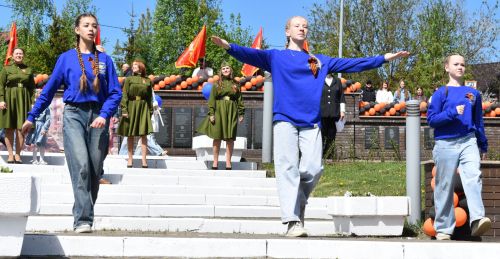 Парад Победы в Верхнем Услоне: слёзы, песни и белые голуби