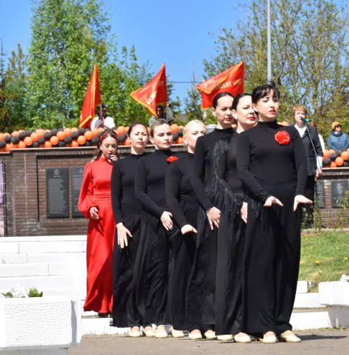 Парад Победы в Верхнем Услоне: слёзы, песни и белые голуби
