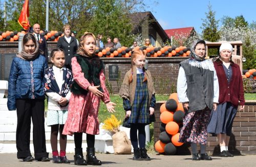 Парад Победы в Верхнем Услоне: слёзы, песни и белые голуби