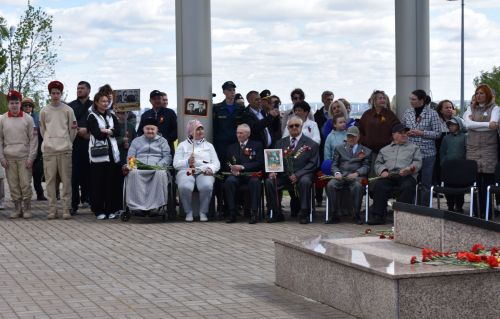 Парад Победы в Верхнем Услоне: слёзы, песни и белые голуби
