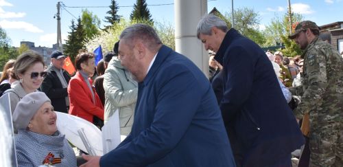 Парад Победы в Верхнем Услоне: слёзы, песни и белые голуби