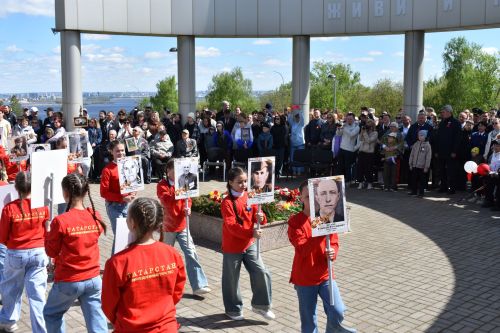 Парад Победы в Верхнем Услоне: слёзы, песни и белые голуби