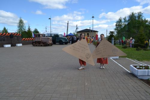 За великий этот День Победы встанем перед ними на колени