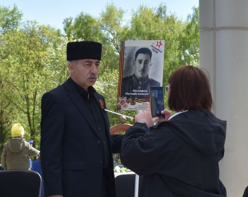Парад Победы в Верхнем Услоне: слёзы, песни и белые голуби