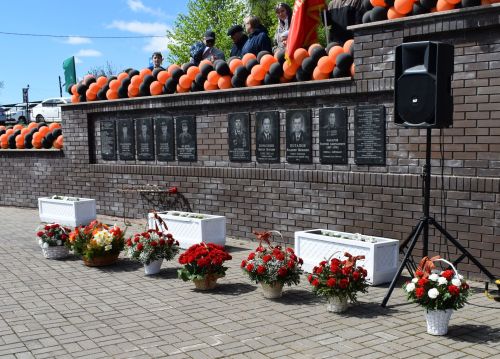 Парад Победы в Верхнем Услоне: слёзы, песни и белые голуби