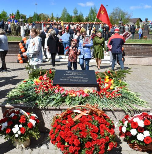 Парад Победы в Верхнем Услоне: слёзы, песни и белые голуби