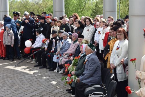 Парад Победы в Верхнем Услоне: слёзы, песни и белые голуби