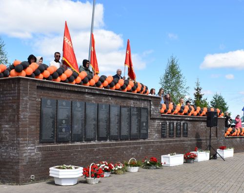 Парад Победы в Верхнем Услоне: слёзы, песни и белые голуби