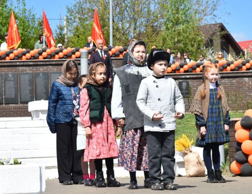 Парад Победы в Верхнем Услоне: слёзы, песни и белые голуби
