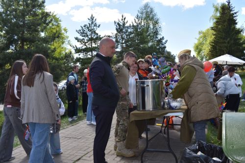 Парад Победы в Верхнем Услоне: слёзы, песни и белые голуби