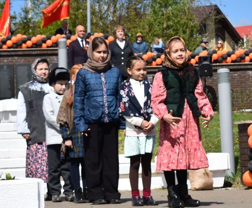Парад Победы в Верхнем Услоне: слёзы, песни и белые голуби