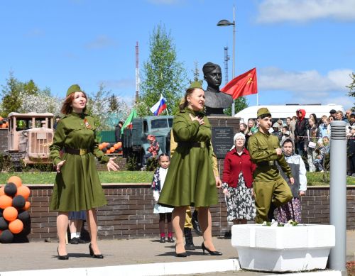 Парад Победы в Верхнем Услоне: слёзы, песни и белые голуби