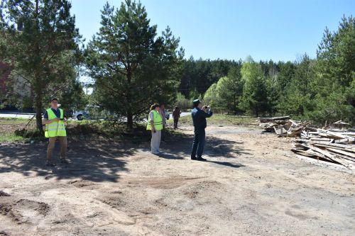 Свалку строительного мусора у дороги нашли в Верхнем Услоне во время рейда