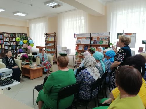 Встреча с писательницей и общественным деятелем прошла в Верхнем Услоне