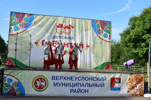 В Верхнем Услоне ярко и весело встретили лето