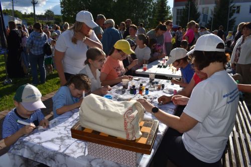 В Верхнем Услоне ярко и весело встретили лето