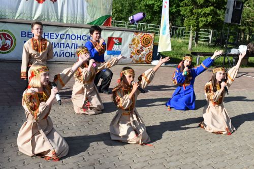 В Верхнем Услоне ярко и весело встретили лето
