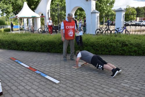 В Верхнем Услоне ярко и весело встретили лето