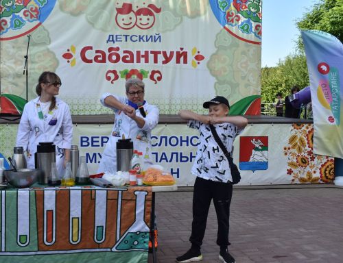 В Верхнем Услоне ярко и весело встретили лето